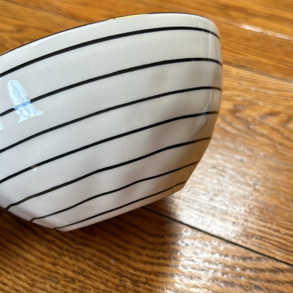 Thyme & Table bowl. White, black stripes, gold edge.  Great condition - Picture 3 of 7